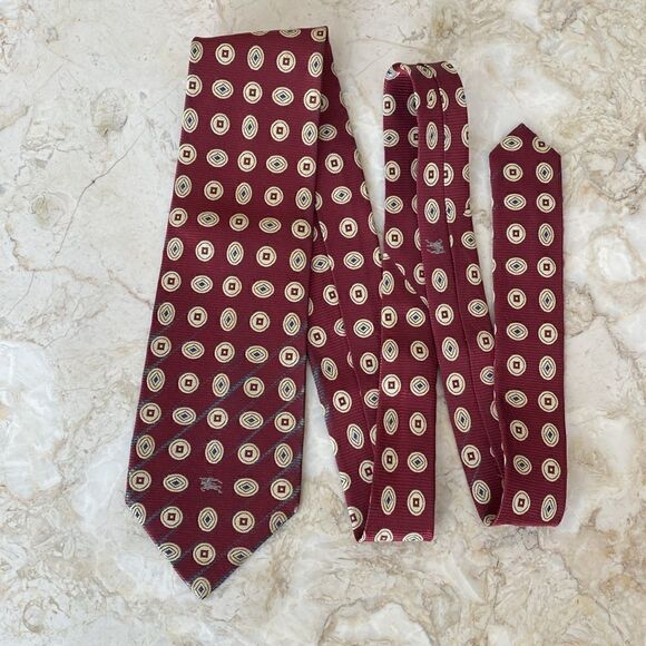 Authentic Burberrys of London 100% Silk Tie - Picture 2 of 8